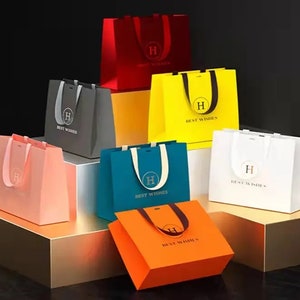 Bolsa de cartón de regalo negra con asas de satén, bolsa de compras grande con logotipo personalizado, bolsa de embalaje de ropa, bolsa de velas cosméticas personalizada 100
