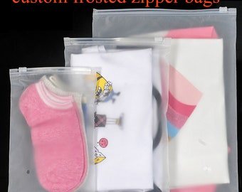 In vendita buste con cerniera in plastica personalizzate, buste con cerniera personalizzate, buste con cerniera satinate con logo, buste stampate, buste personalizzate per abbigliamento