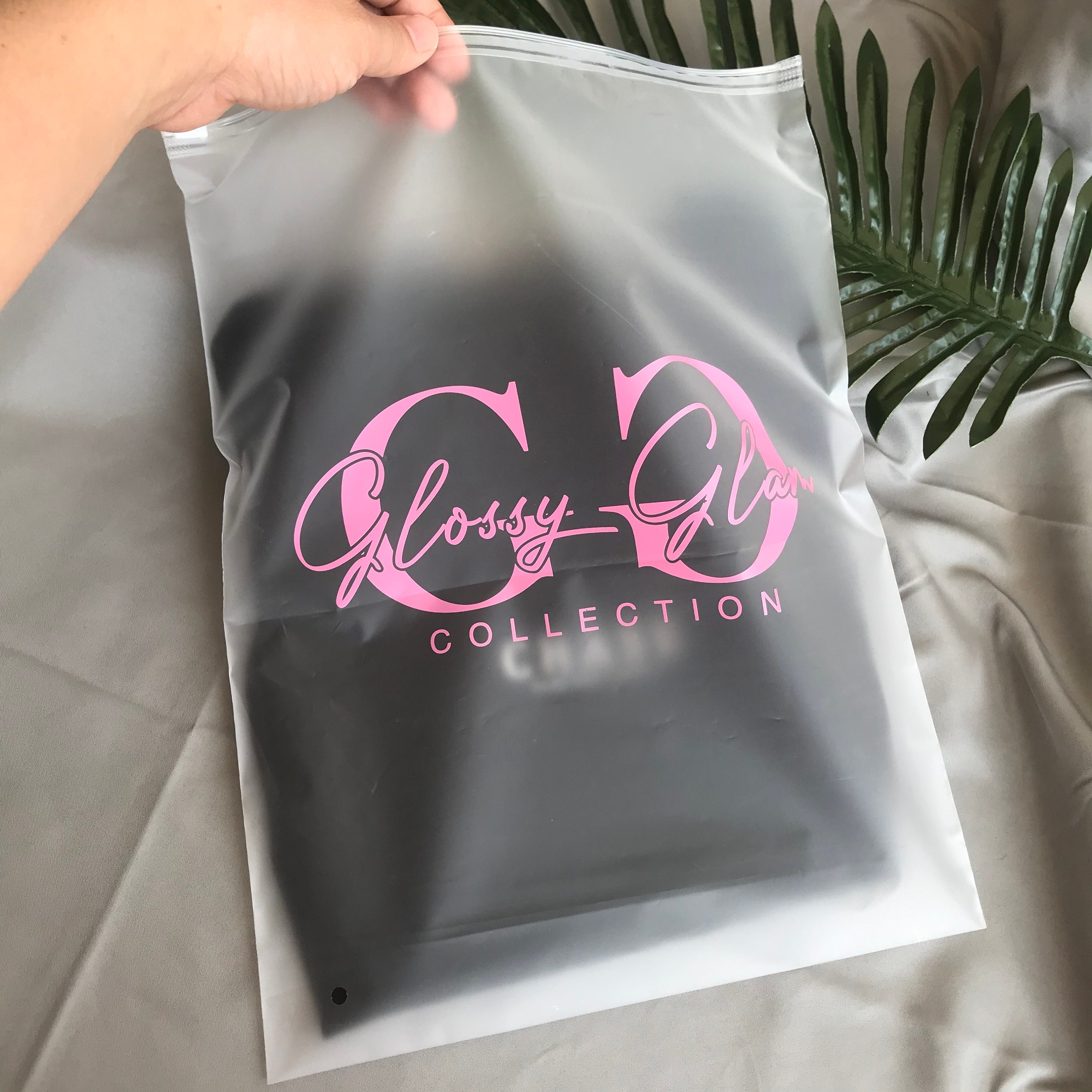 Htovila 50pcs Packaging Bags Frosted Bag Zipper Bag Poly Bags Resealable Slider Closure Storage Bag Pouch for T Shirts Clothes Make Up Shipping