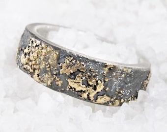 Chaos rustikaler Wikinger-Ehering, 7,5 mm breit, gegossenes Gold, schwarzer Silberring, alternativer Ehering, organischer Ring