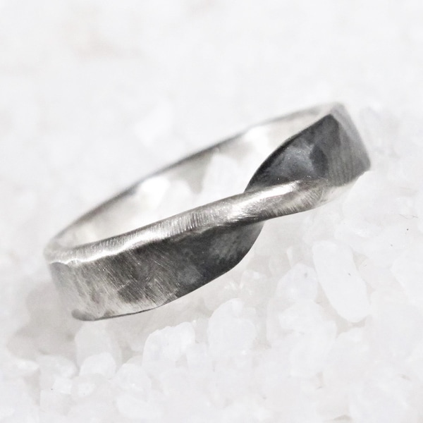 Fede nodo infinito  mobius, matrimonio alternativo, anello rustic, argento forgiato brunito