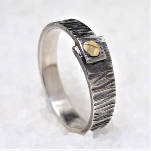 Men&#39;s ring band silver hammered gold, wedding ring in silver and gold nail, rustic ring man, gold insert ring
