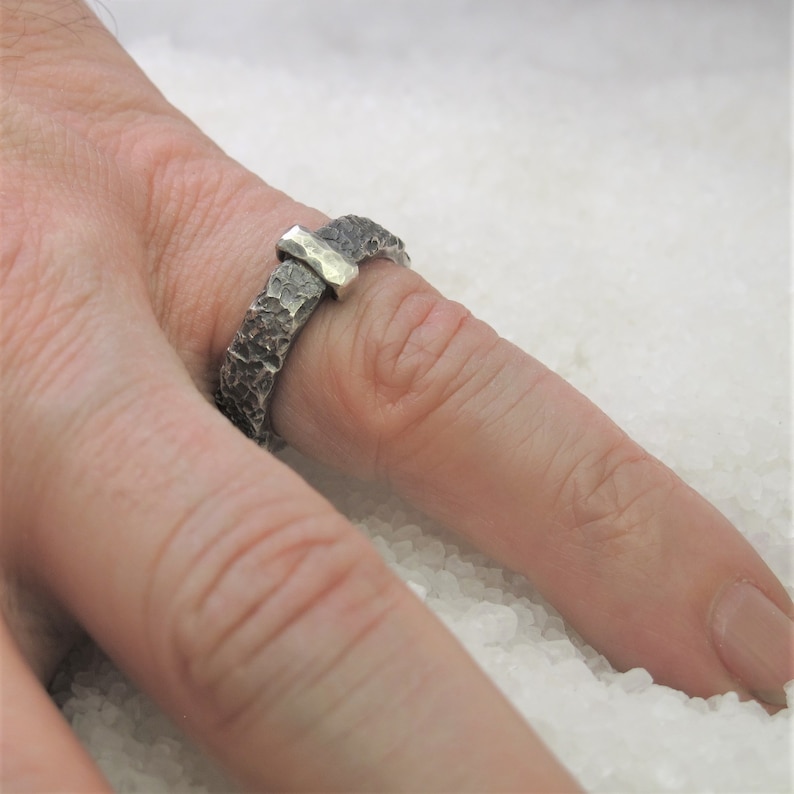 Claire Jamie love wedding outlander ring Claire Fraser TV