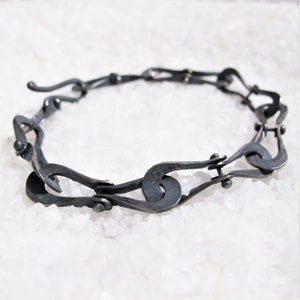 Men's bracelet with brutalist chain in black silver, rustic infinity bracelet, burnished hammered silver links image 2
