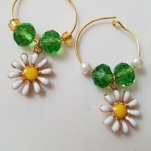 Enameled Daisy Charms - Flower Charms - Set of 4 | Party Favors | Wine Marker | Spring Gifts | Summer Gifts | SassyCharmsBoutique