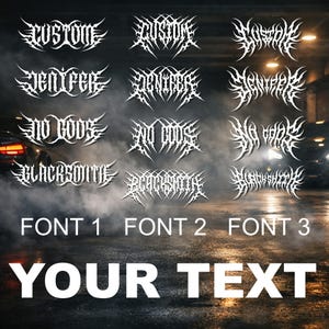Pode incluir: Um display digital mostrando três fontes distintas de estilo heavy metal rotuladas como FONT 1, FONT 2 e FONT 3. Cada coluna apresenta as palavras CUSTOM, JENIFER, NO GODS e BLACKSMITH em letras brancas, complexas e pontiagudas. O texto YOUR TEXT aparece abaixo.