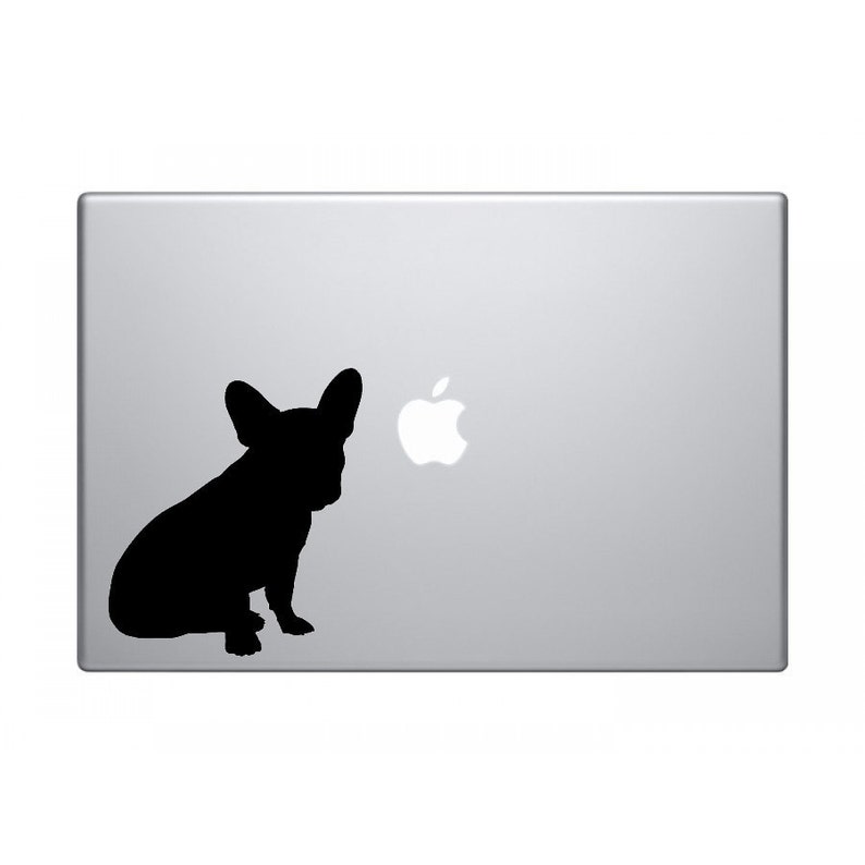 Puede incluir: Una silueta negra de un bulldog franc&eacute;s sentado en una computadora port&aacute;til plateada con un logotipo de Apple.