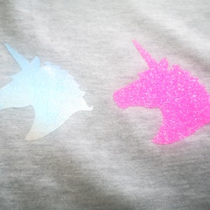Einhorn Bügelbild, Heat Transfer deisng für ein DIY T-shirt, silber, gold, rosa glitter Farben. Einfach anzuwenden DIY Projekt.