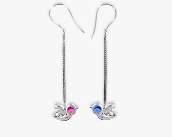 Orecchini Openjart Birds of Spring Drop Mix and Match con zaffiro o rubino coltivati in laboratorio in argento sterling - un pezzo unico