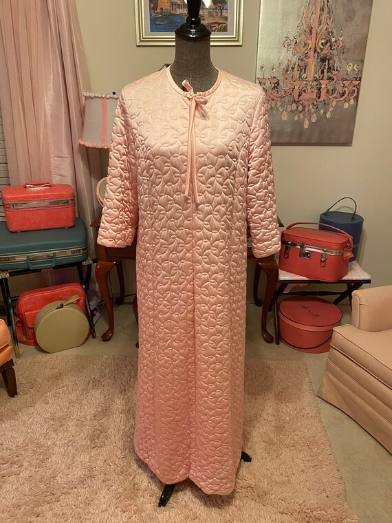 Vintage pink quilted satiny Vanity Fair zippered r