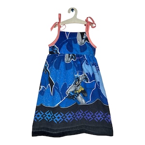 Mädchenkleid mit Kissenbezug, handgefertigtes Kleinkinderkleid, Vintage-Stoffkleid, Vintage-Batman-Motiv, Boutique-Kleid, Größe 4T