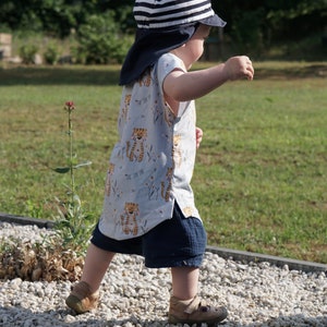 Summer shirt in a cool, oversized style with tiger motifs image 4