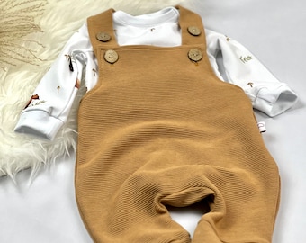 Latzhose in camel mit Body und Sabberlatz