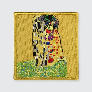 May include: Embroidered patch featuring a colorful depiction of Gustav Klimt's "The Kiss" painting. The patch is yellow with a green and blue background.