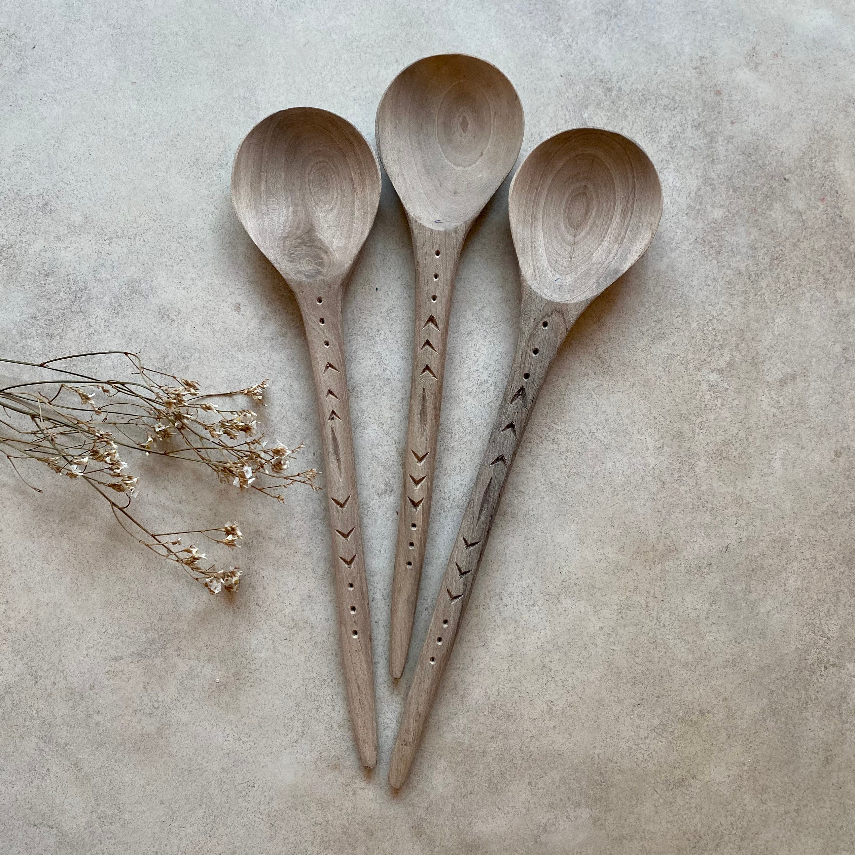 Cuillères Gravées en Bois Noyer