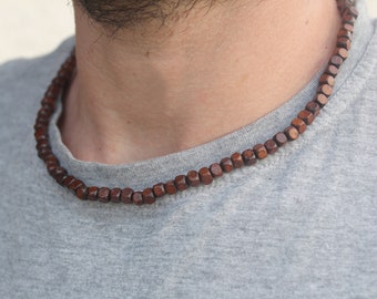 collar de hombre de madera