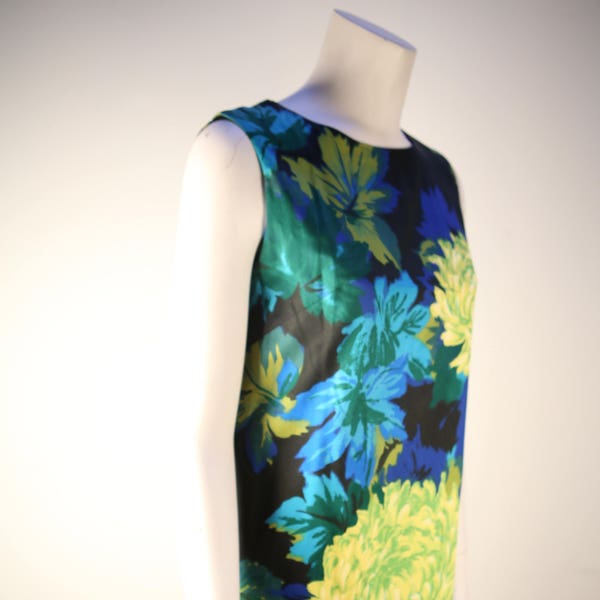 1960s bold floral printed cotton sateen shift dress in pristine condition