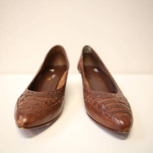 Vintage leather kitten heel shoes from 1960s: Women&#39;s size 8 1/2, Wide