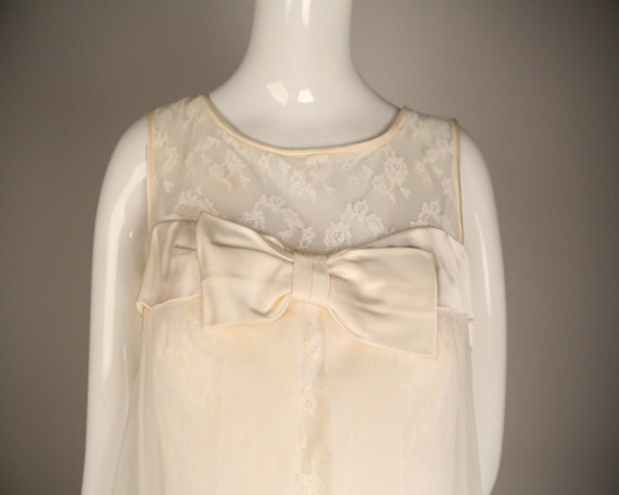 1960s Wedding Dress - image 3