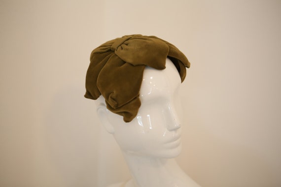 1960s Olive Green Velvet Flower Petal Hat - image 5