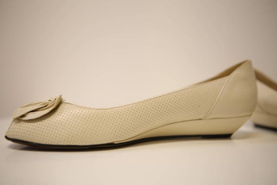 1960s Vintage Nude/ Buff color Leather Wedge Wome… - image 4