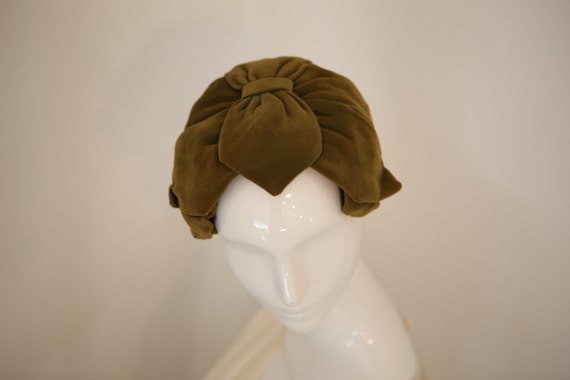 1960s Olive Green Velvet Flower Petal Hat - image 4