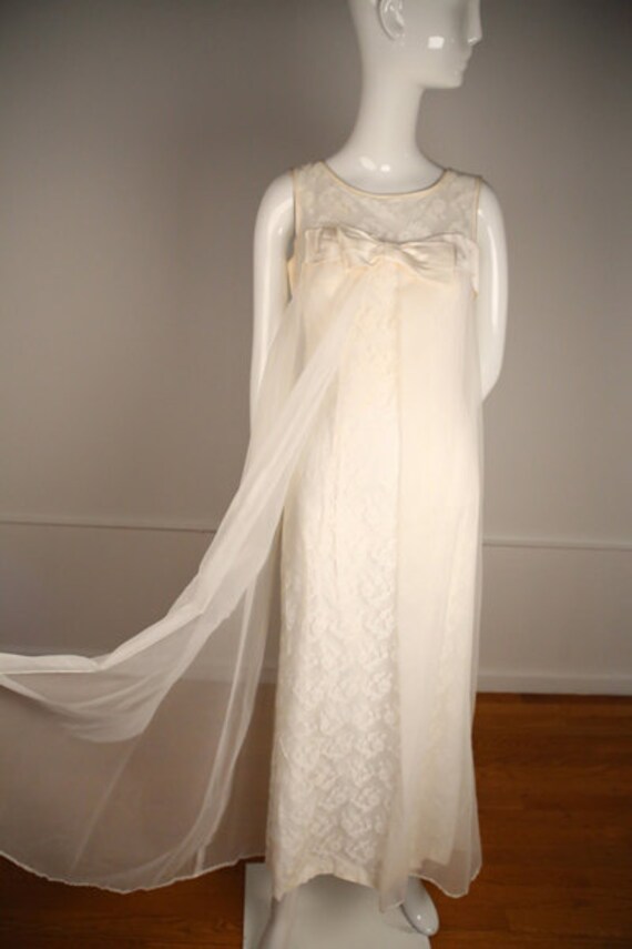 1960s Wedding Dress - image 5