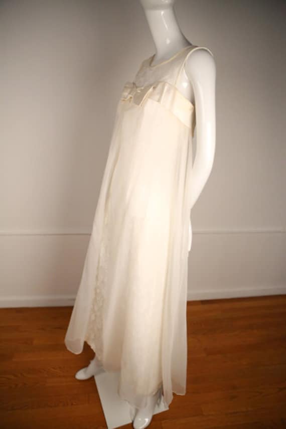 1960s Wedding Dress - image 2