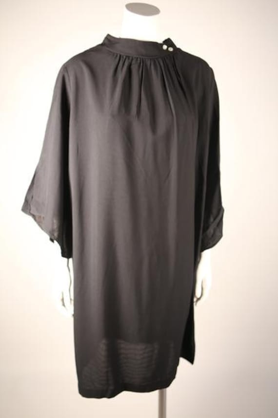 1960s Black Split-Sleeve Shift Dress - image 1