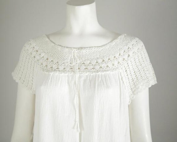 1960s White Embroidered Cotton Shift Dress - image 4