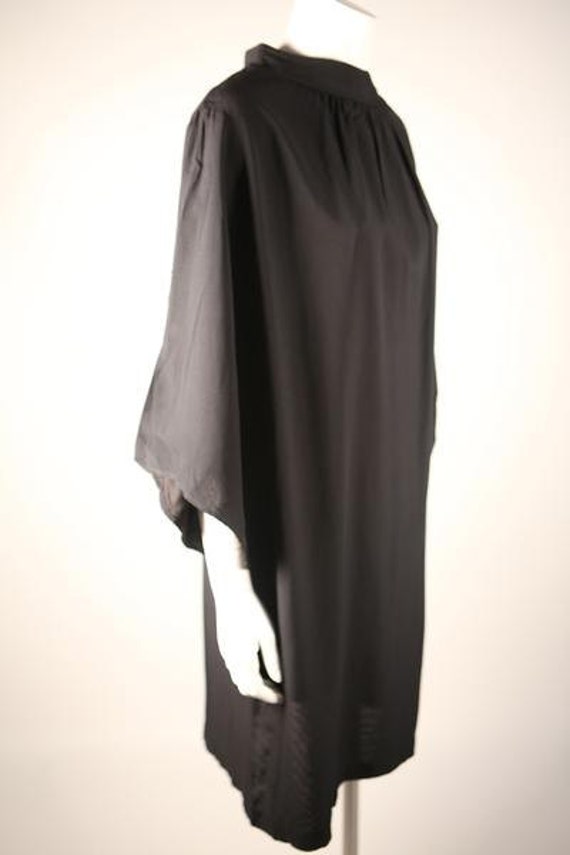 1960s Black Split-Sleeve Shift Dress - image 2