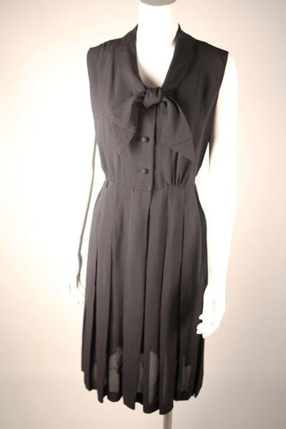 Elegant 1940s Pleated Black Shirt Dress - image 2