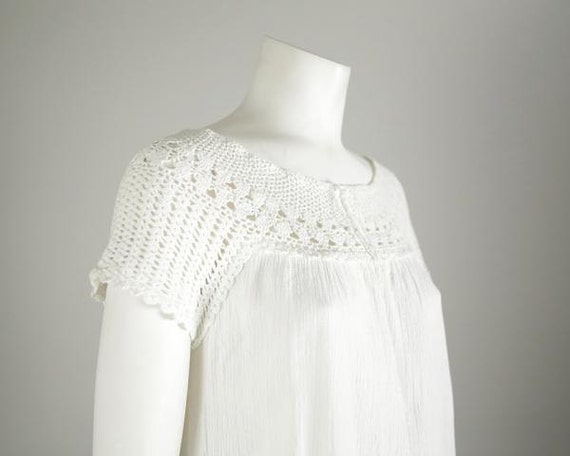 1960s White Embroidered Cotton Shift Dress - image 5