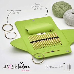 Könnte beinhalten: Eine grüne Hülle mit einem Satz addiClick Nature Bambus-Wechselnadeln. Die Nadeln sind in den Größen 3,5 mm bis 8,0 mm oder den US-Größen 4 bis 11 erhältlich. Die Hülle enthält auch einen Satz Kabel in den Größen 60 cm, 80 cm und 100 cm oder 24 Zoll, 30 Zoll und 40 Zoll.