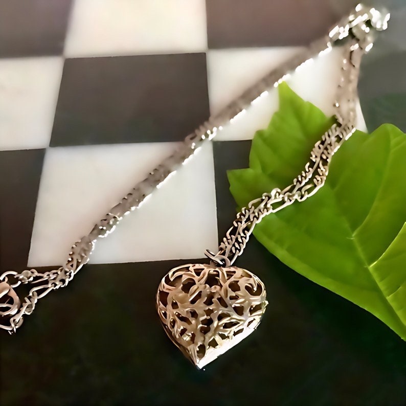 Chain locket model online