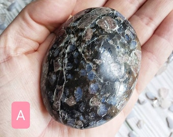 Que Sera Palm Stone