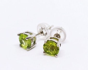 Peridot Stud Earrings, Sterling Silver, Peridot Ohrringe, 5mm Faceted Cut, Advent Calendar Filler, August Birthstone Jewelry, Christmas gift
