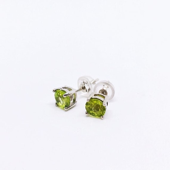 Peridot Stud Earrings, Sterling Silver, Peridot Ohrringe, 5mm Faceted Cut, Advent Calendar Filler, August Birthstone Jewelry, Christmas gift