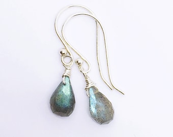 Dainty Labradorite Earrings, Labradorit Ohrringe, Teardrop Earrings, Boucles d'oreilles Labradorite, Sterling Silver Threader Earrings
