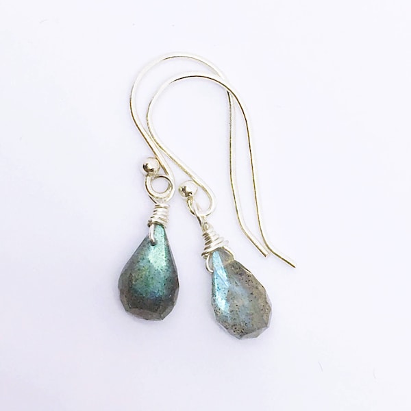 Dainty Labradorite Earrings, Labradorit Ohrringe, Teardrop Earrings, Boucles d'oreilles Labradorite, Sterling Silver Threader Earrings