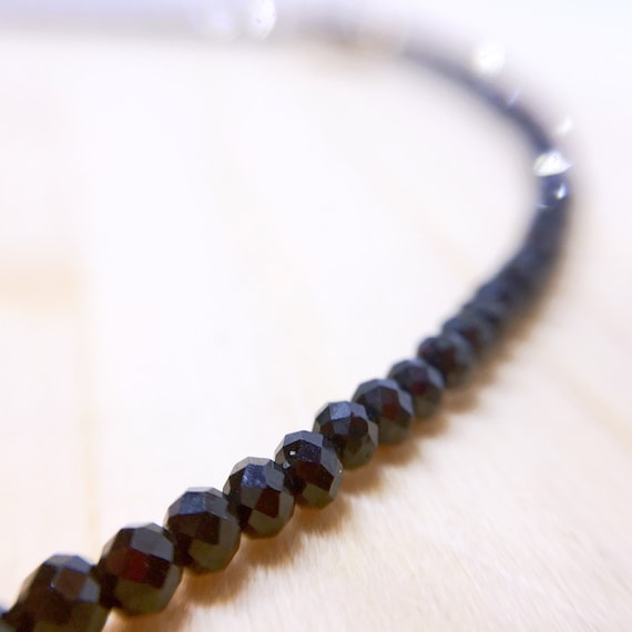 Dainty Black Spinel Choker, Black Beaded Choker, Collier Spinelle Noir, Layering Necklace, Spinell Halskette, Minimalist Gemstone Jewelry
