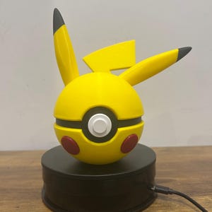 Pikachu Pokeball