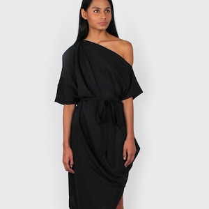 Ava robe asymétrique noire