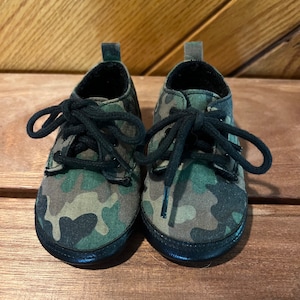 vintage Camouflage Bébé Bébé Chaussures Taille 2 Garçons Camo Chasse Armée