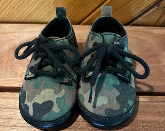 Vintage Camouflage Infant Baby Shoes Size 2 Boys Camo Hunting Army