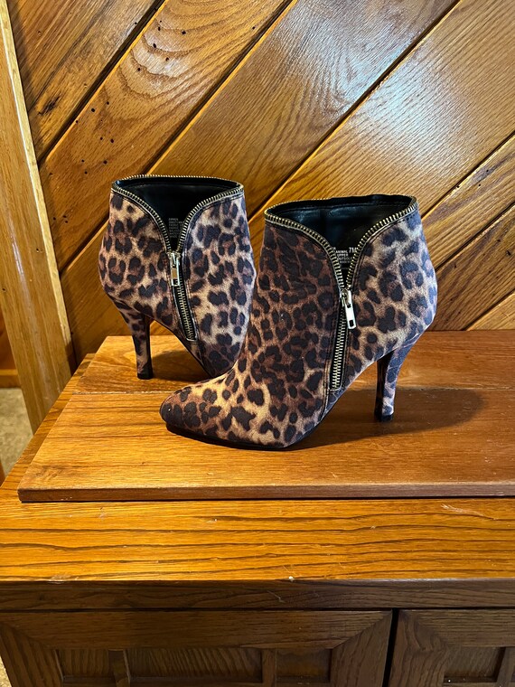Vintage Fashion Bug Leopard Boots Size 7m 1990s N… - image 1