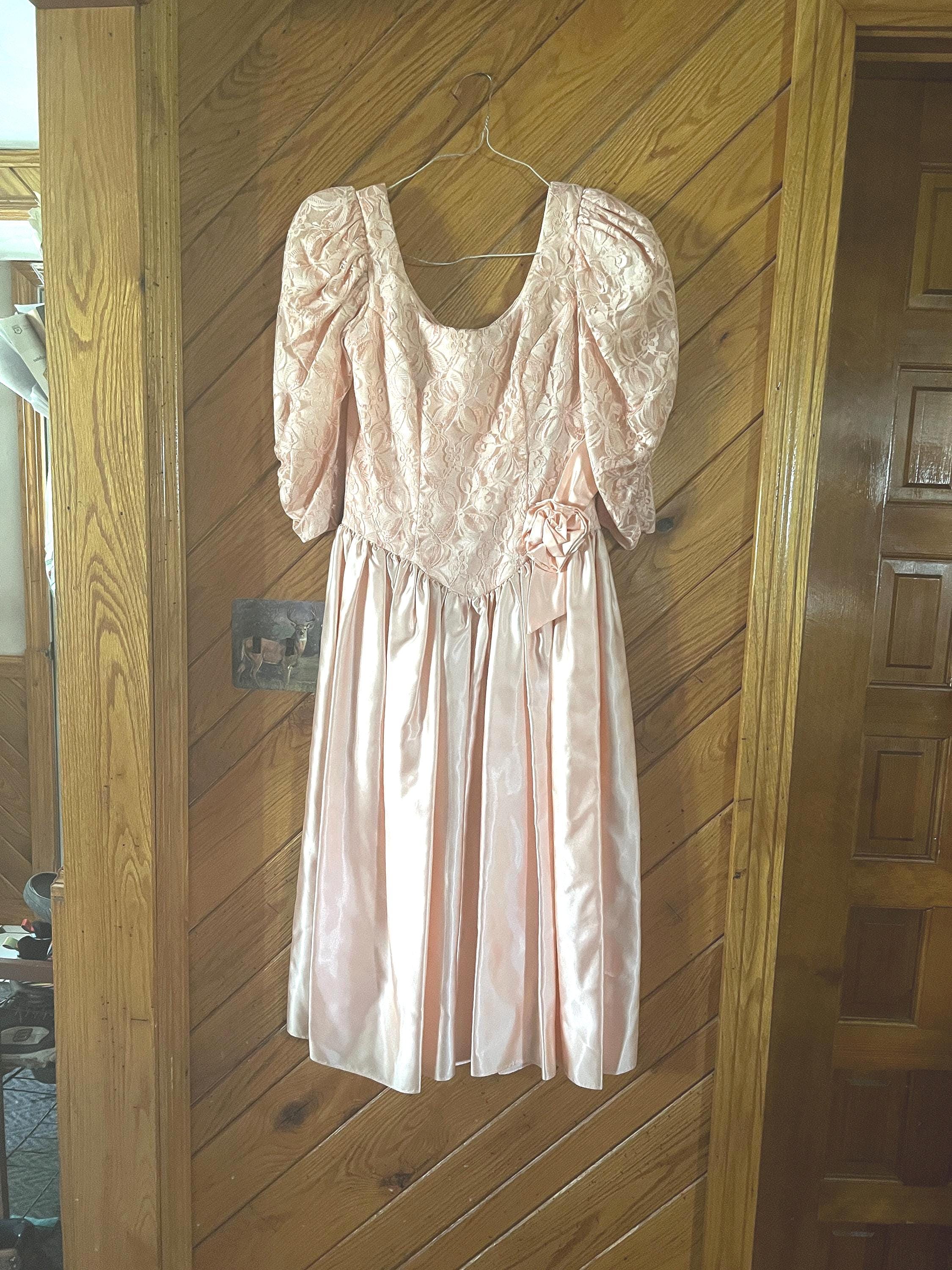 peach 80s bridesmaid dress Vintage 1980s Prom Size 7/8 Light Bsubseach