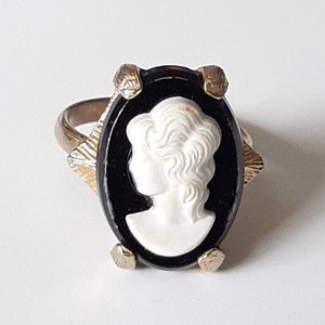 Vintage Cameo Ring