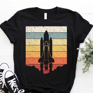 Astronaut Vintage Spaceship Spacecraft Spaceman Funny Space Dwarf Solar System Astronomy T-Shirt, Space Geeks Gifts, Birthday Present Rocket