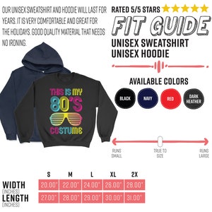 K&ouml;nnte beinhalten: Schwarzes Unisex-Sweatshirt mit einem grafischen Aufdruck des Textes "This is my 80's Costume" mit bunten Sonnenbrillen. Die Gr&ouml;&szlig;entabelle zeigt die Breite und L&auml;nge in Zoll f&uuml;r die Gr&ouml;&szlig;en S, M, L, XL und 2X. Das Sweatshirt ist in Schwarz, Marine, Rot und Dunkelgrau erh&auml;ltlich.